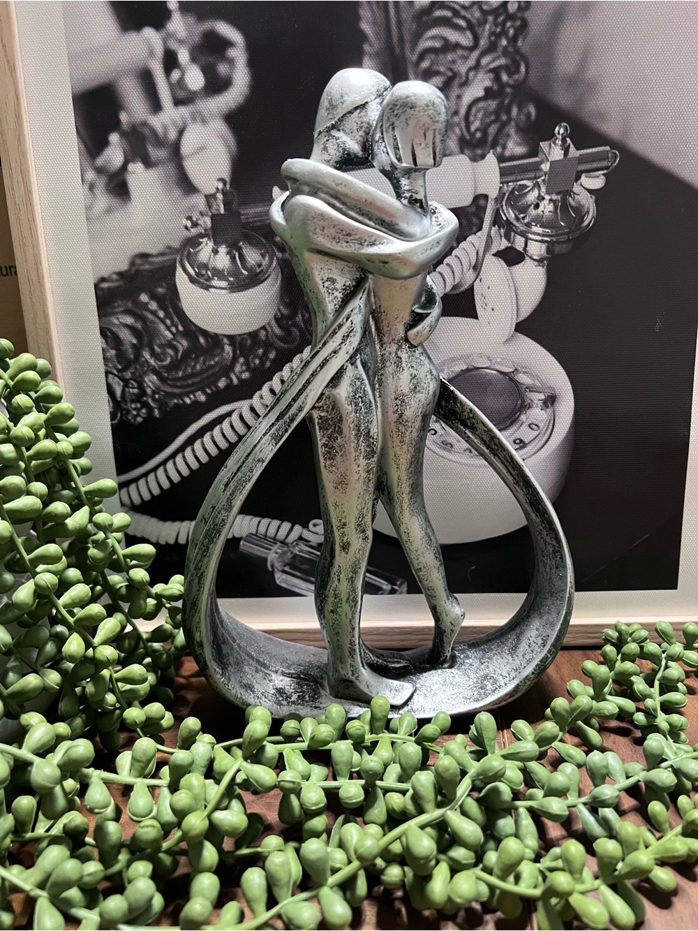 Romantic Kissing Lovers Resin Sculpture.
